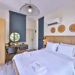 Athena Hotel *